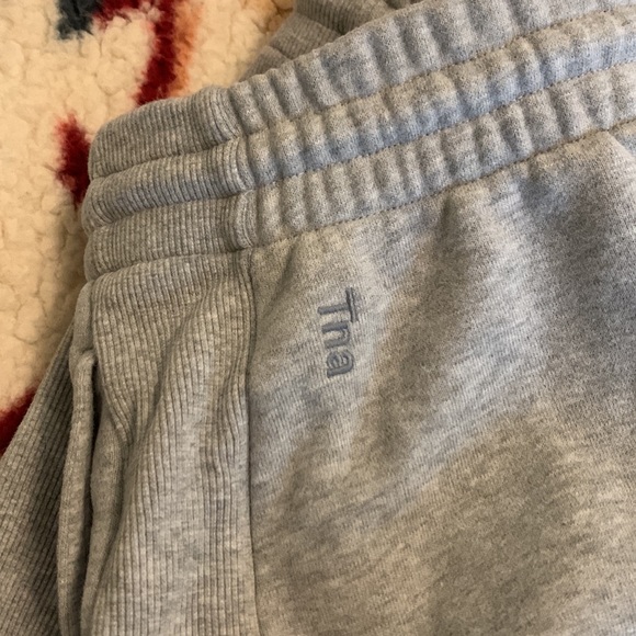 TNA cozy AF shorts - Picture 3 of 3